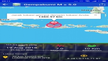 sekarang kondisi lampu mati total, dan warga pun berhamburan keluar,