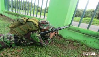 Tepat lima menit seluruh prajurit sudah masuk kedudukan dengan siaga,