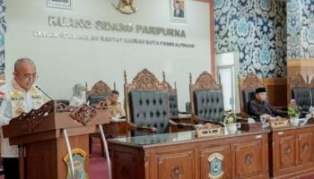 Molen Hadiri Paripurna Pandangan Umum Terkait 3 Raperda Pemkot Pangkalpinang