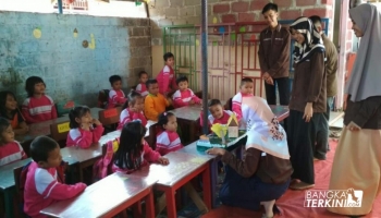 Adapun kunjungan HIMATA kali ini bertemakan  &quot;Peduli Sesama, Didik Anak,