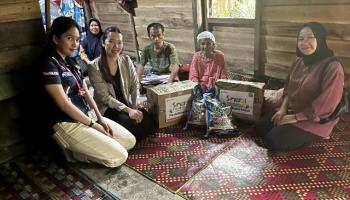 Peduli Sesama, Honda Babel Berikan Paket Bantuan ke Nenek Sotnah