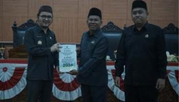 BANGKA TENGAH, BANGKATERKINI – Dewan Perwakilan Rakyat Daerah (DPRD) Kabupaten Bangka Tengah (Bateng) menggelar Rapat,