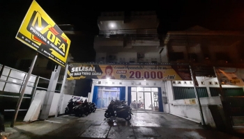 Salah satu percetakan di Pangkalpinang ini buka sampai malam. Nofa,