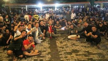 BANGKA TENGAH, BANGKATERKINI - Pemerintah Kabupaten Bangka Tengah bersama masyarakat sekitar nonton bareng atau nobar,
