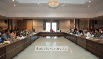 PANGKALPINANG, bangkaterkini.com - Penjabat (Pj) Gubernur Kepulauan Bangka Belitung (Babel), Ridwan Djamaluddin melakukan rapat koordinasi,