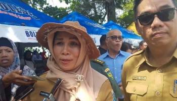 Pj Wako Pangkalpinang Saksikan Langsung Lomba Makan Otak-Otak di Pantai,