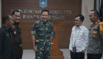 BANGKA TENGAH, BANGKATERKINI – Plt. Bupati Bangka Tengah, Era Susanto menghadiri pelepasan tugas Perwira Penghubung,