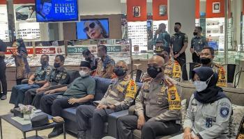 PANGKALPINANG, bangkaterkini.com - "50 detik! Proses pembayaran selesai," puji Gubernur Kepulauan Bangka Belitung (Babel), Erzaldi,