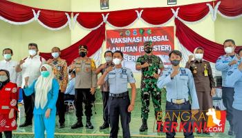 Penulis : Dion - Presiden Jokowi Hadiri Vaksinasi Serentak Secara,