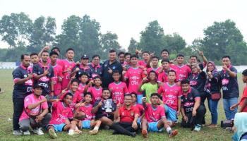 BANGKA TENGAH, BANGKATERKINI - Berlaga di Stadion Mini Merawang Kabupaten Bangka, minggu (1/12/2024), PS Porkap,