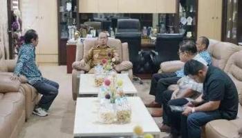 BANGKA TENGAH, BANGKA TERKINI – Bupati Bangka Tengah (Bateng), Algafry Rahman sambut hangat kedatangan Rektor,