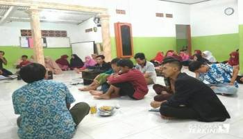 Dengan enam thobiat luhur (rukun, kompak, kerjasama yanh baik, jujur,,