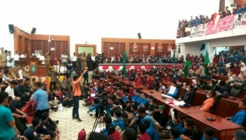 Berita Bangka Belitung - Bangka Terkini - Ribuan Mahasiswa Duduki,