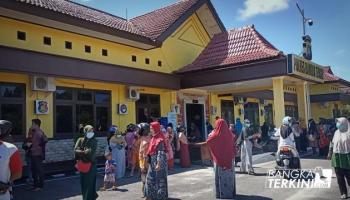 PENULIS : ILHAM, BANGKA TENGAH - Salah Jadwal, Puluhan warga,