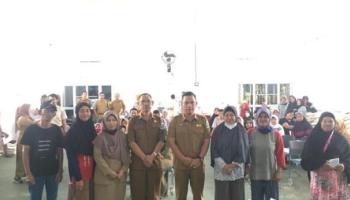 Sekda Mie Go Salurkan Beras Cadangan Pangan Pemerintah Tahap II,
