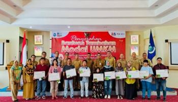 Serahkan Bantuan Modal, Wali Kota Inginkan Pelaku UMKM Di Kota,