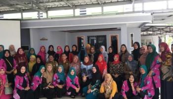 Tak Kenal Lelah, Monica Haprinda Beri Pembinaan Ke TP PKK,