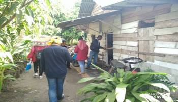 Ibu Kite lagi tidak enak badan, jadi saya sendiri yang,