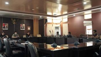 PANGKALPINANG, bangkaterkini.com - Kebijakan pemerintah melakukan penundaan sementara ekspor CPO dan bahan baku minyak goreng,