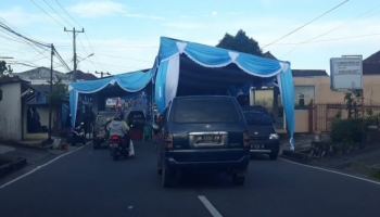 Bangka Terkini, Pangkalpinang --- Ramai diperbincangkan yakni tentang penggunaan jalan umum untuk acara pernikahan,