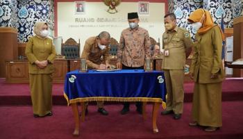 PANGKALPINANG - Wakil Wali Kota Pangkalpinang Hadiri Rapat Paripurna Ke-17,