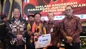 BANGKA TENGAH, BANGKATERKINI - Prestasi gemilang diraih oleh Zaiwan, yang merupakan Kepala Desa (Kades) dari,