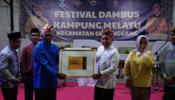 PANGKALPINANG - Wali Kota Molen Buka Festival Dambus Kampung Melayu,,
