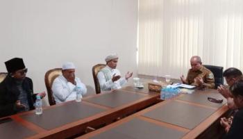 PANGKALPINANG - Wali Kota Terima Kunjungan Raden KH. Abdul Aziz,
