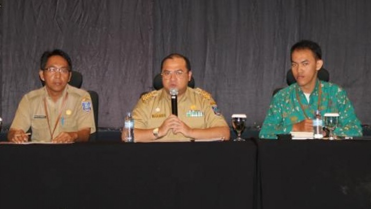 Erzaldi saat membuka kegiatan Sosialisasi Regulasi Penyelenggaraan Non Tender dalam Sistem Pengadaan Secara Elektronik TA 2019, di Soll Marina Hotel Pangkalan Baru, Senin (18/02/2019). Foto : Doc Humas