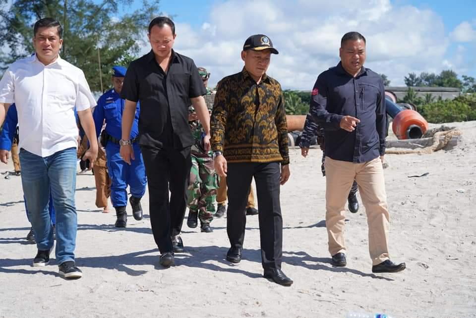 Foto : Ketua DPRD Babel & Komisi III Meninjau Alur Muara Jelitik