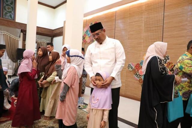 Undang Anak Yatim dan Masyarakat ke Rumah Dinas, Pj Gubernur Babel Adakan Pengajian dan Doa Bersama