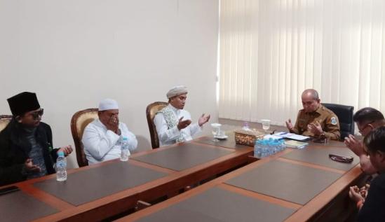 Wali Kota Terima Kunjungan Raden KH. Abdul Aziz Achmad Sahli Al-Hafidz dari Madura