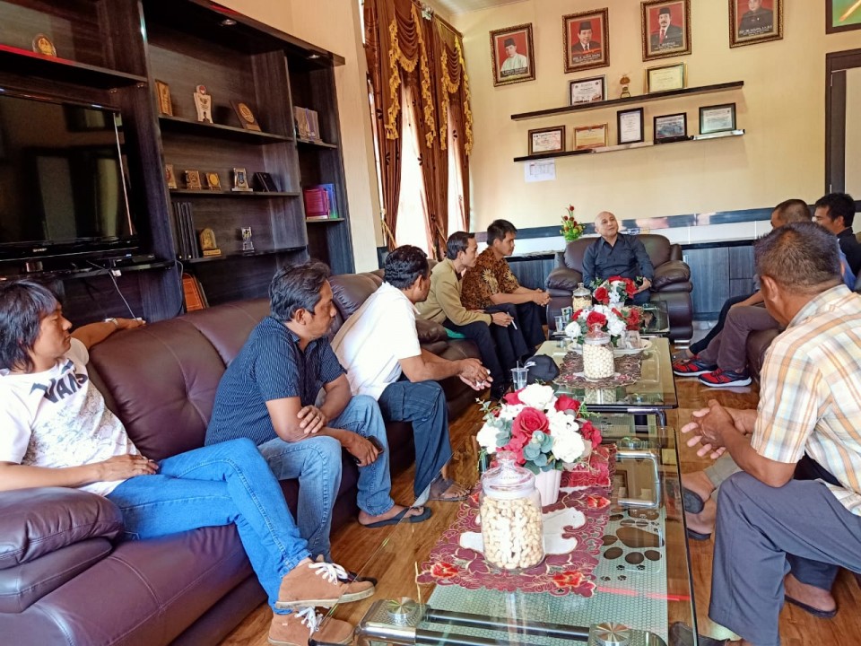 masyarakat Desa Rebo datangi kantor DPRD Babel, Senin (29/07/2019).