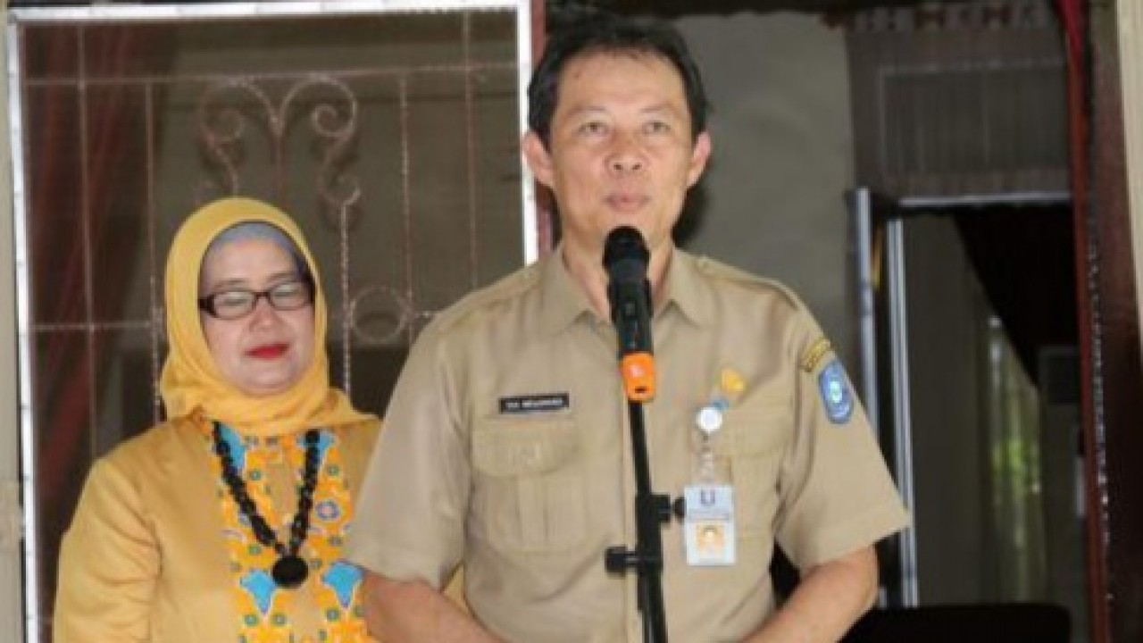 Yan Megawandi Bersama Istri, saat menggelar silaturahmi di kediamannya, yang diikuti para Pejabat di lingkup Pemprov Babel dan awak media, Senin (08/07/2019).